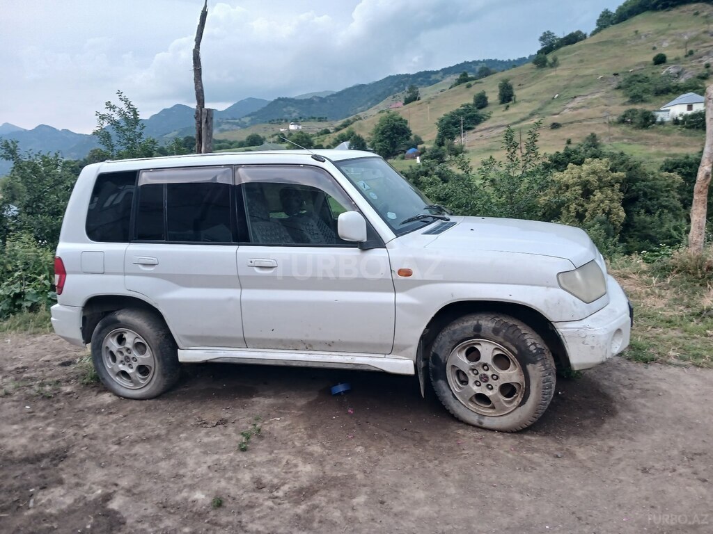 Mitsubishi Pajero io