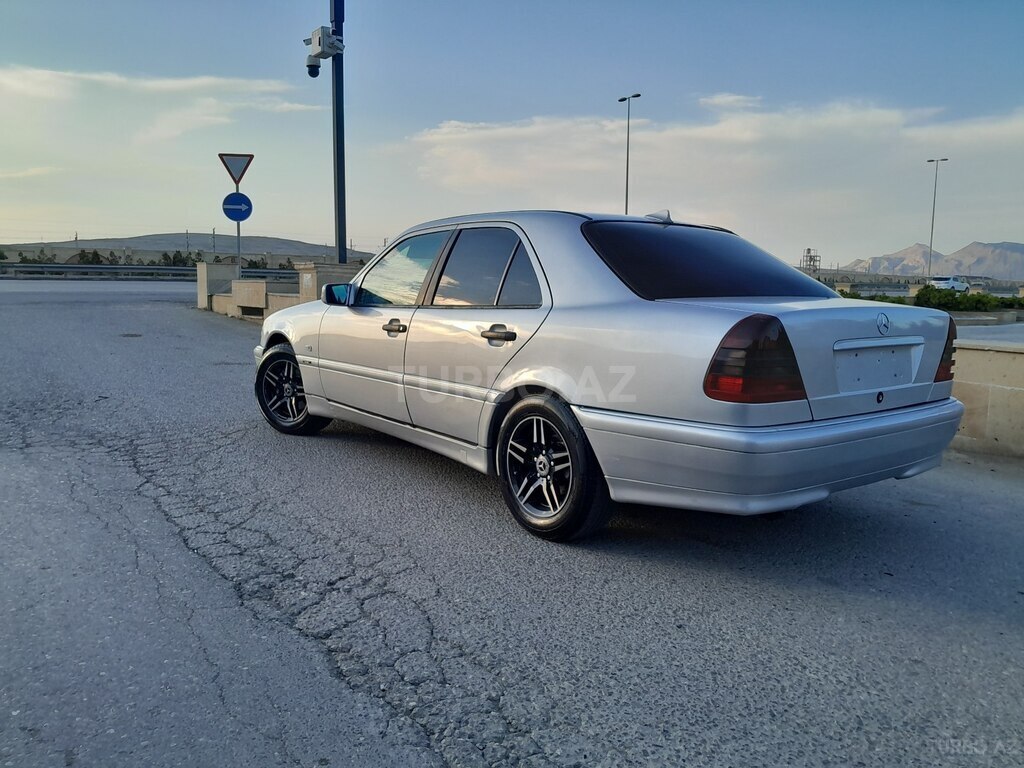 Mercedes C 180