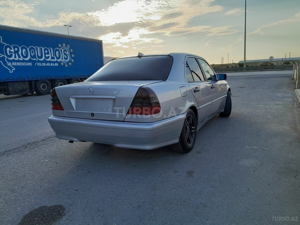 Mercedes C 180