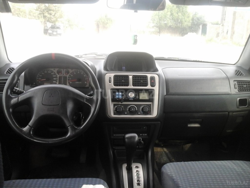 Mitsubishi Pajero io