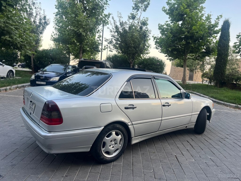 Mercedes C 230