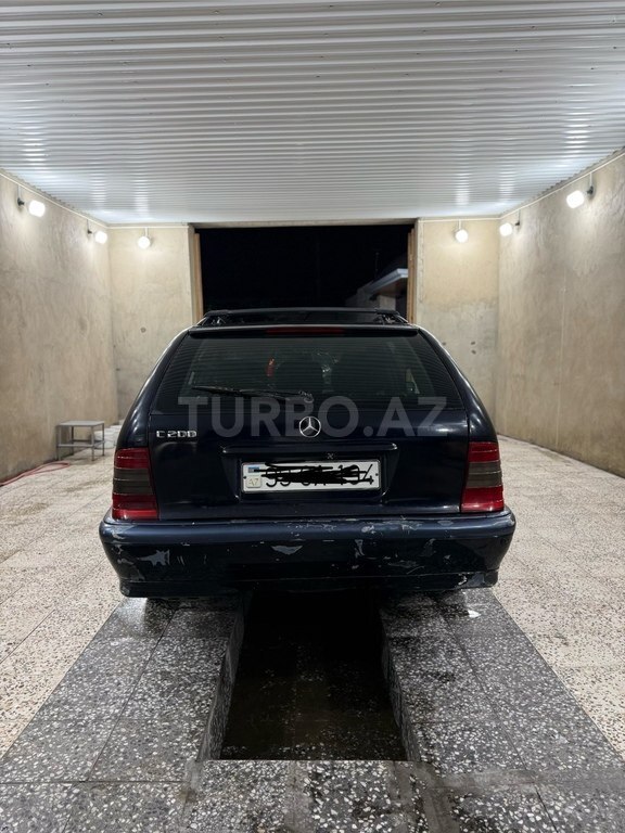 Mercedes C 180