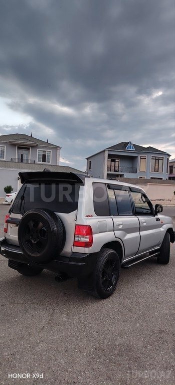 Mitsubishi Pajero io