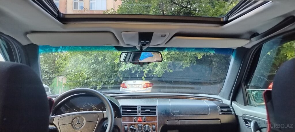 Mercedes C 200