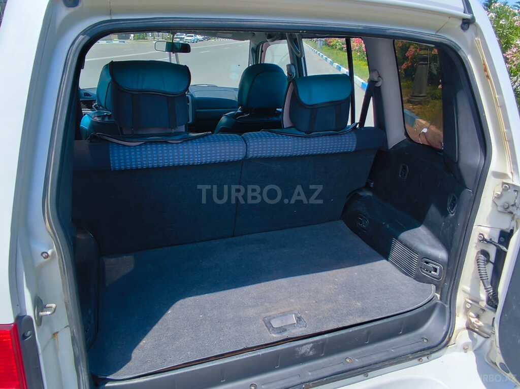 Mitsubishi Pajero io