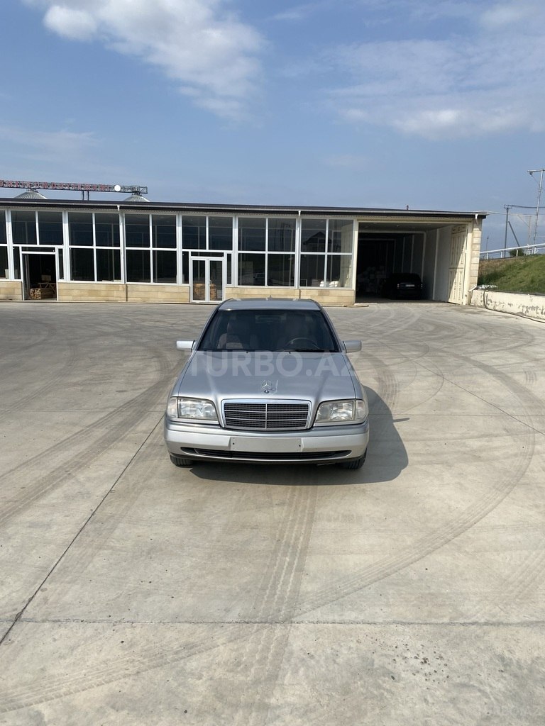Mercedes C 180