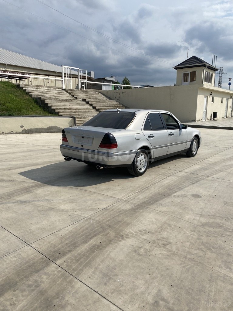 Mercedes C 180