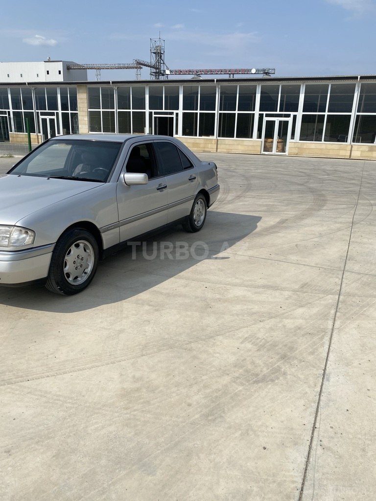 Mercedes C 180