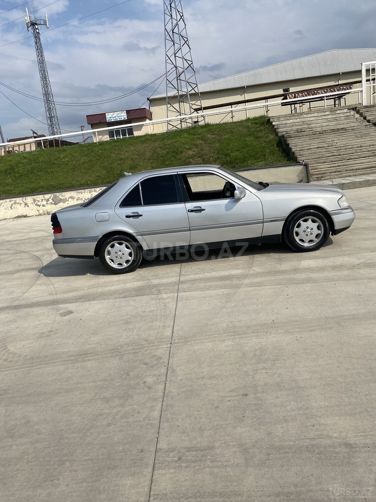 Mercedes C 180