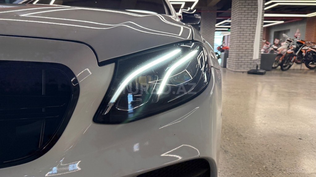 Mercedes E 200 4MATIC