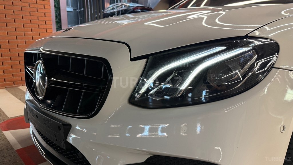 Mercedes E 200 4MATIC