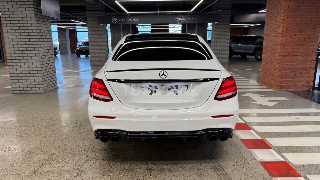 Mercedes E 200 4MATIC