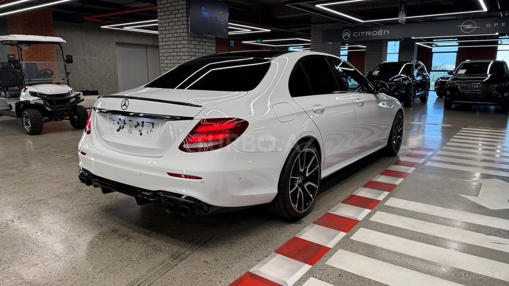 Mercedes E 200 4MATIC