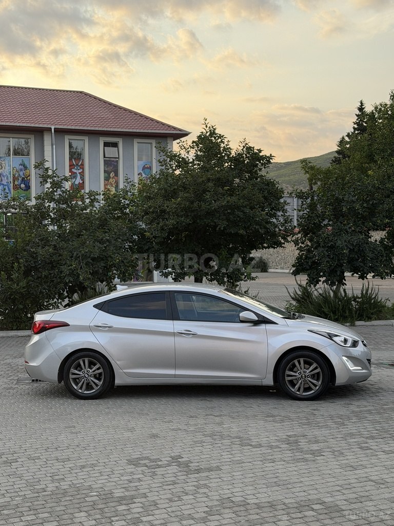 Hyundai Elantra