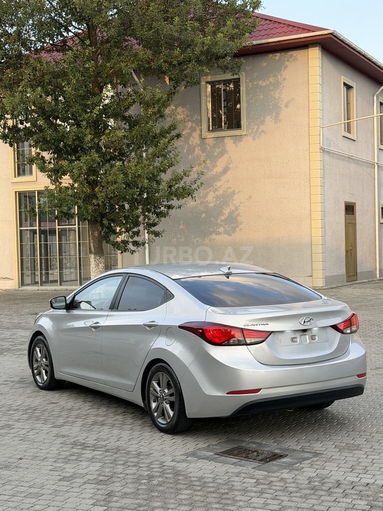 Hyundai Elantra