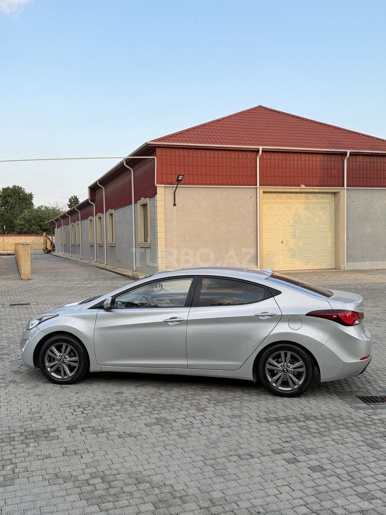 Hyundai Elantra