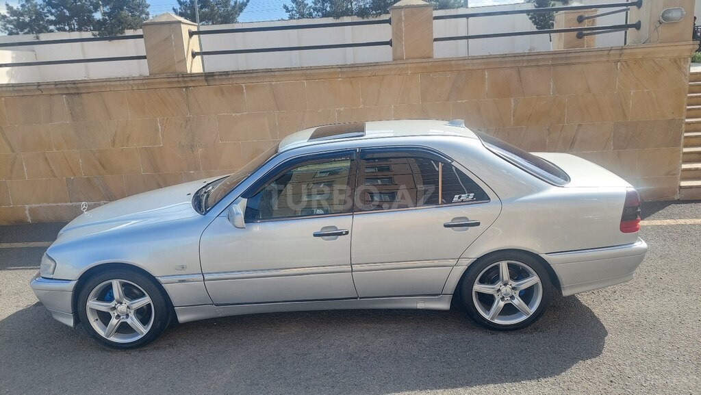 Mercedes C 200