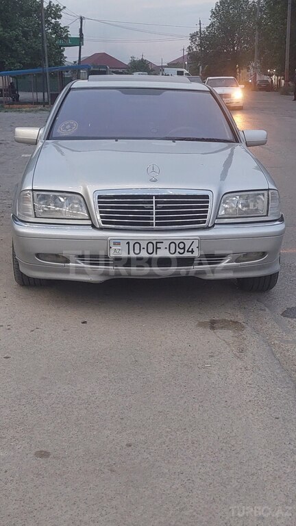 Mercedes C 200