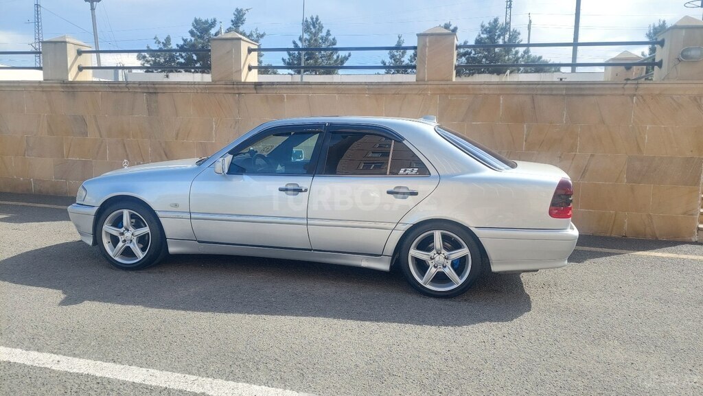Mercedes C 200