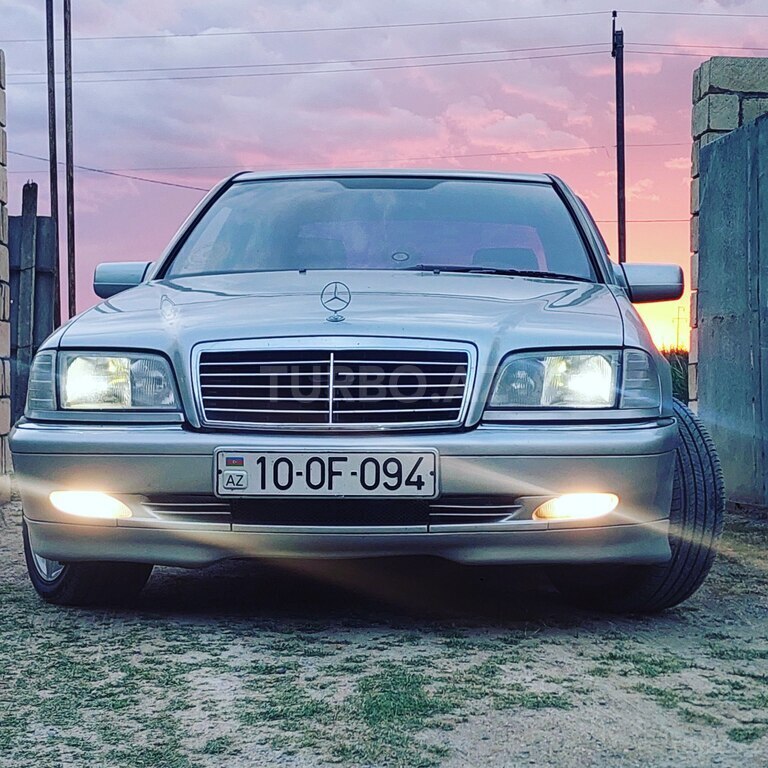 Mercedes C 200