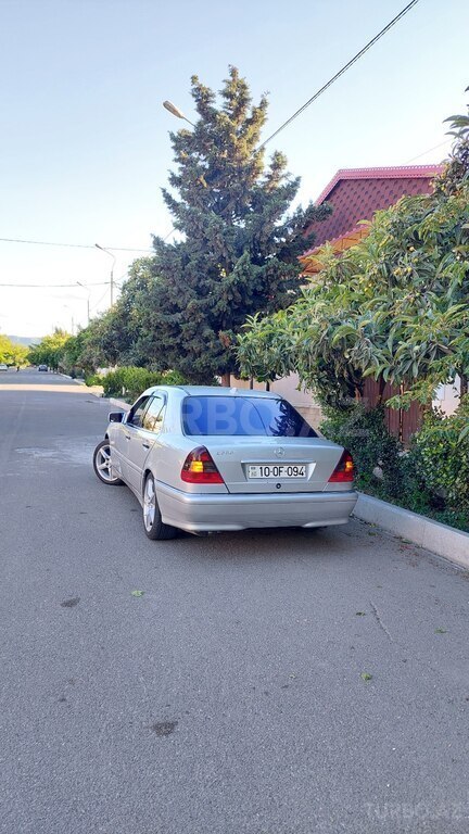 Mercedes C 200
