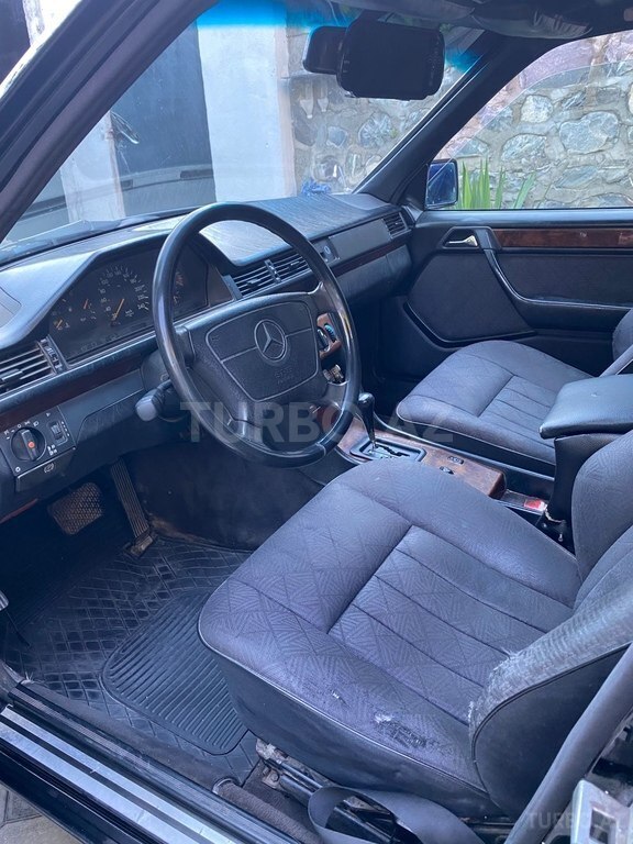 Mercedes E 220