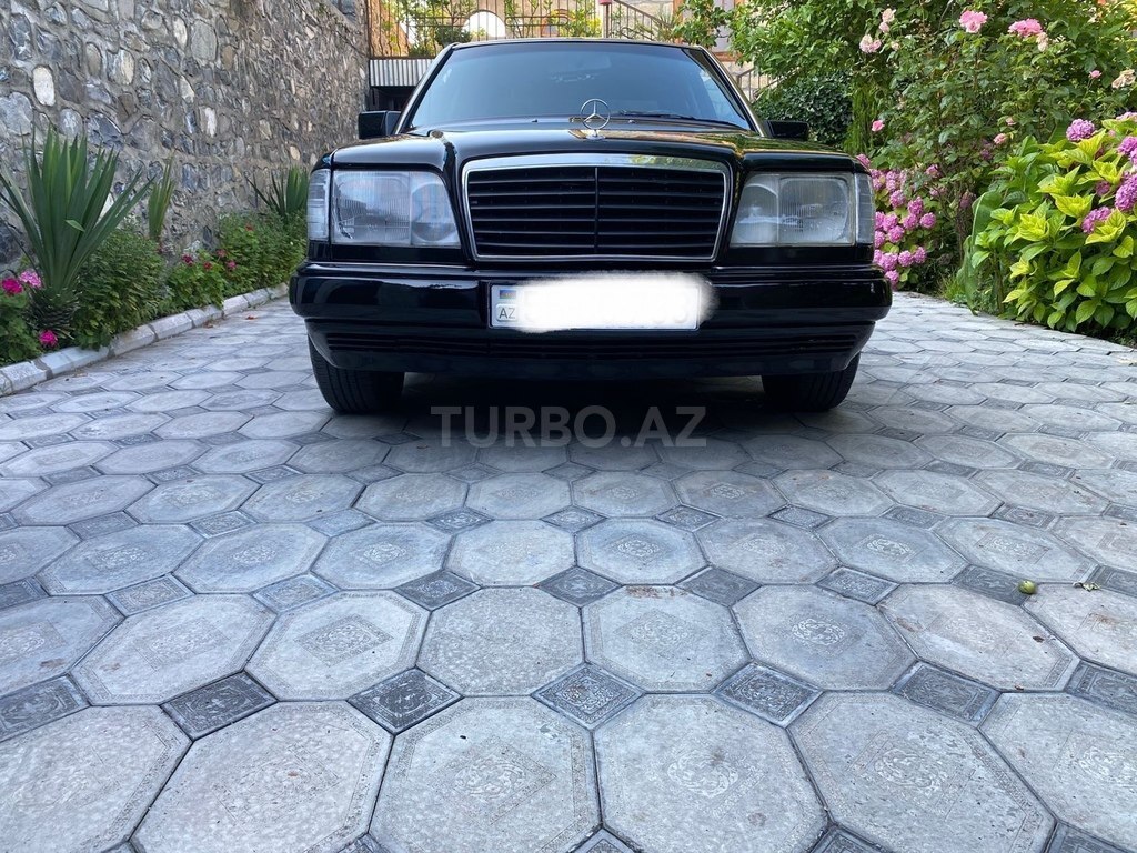 Mercedes E 220