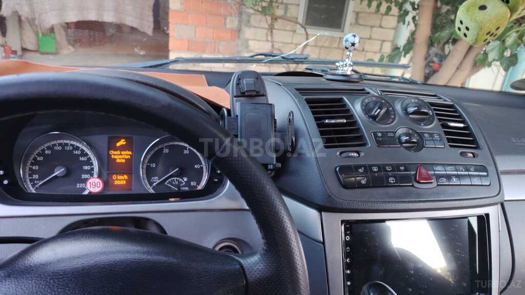 Mercedes Viano