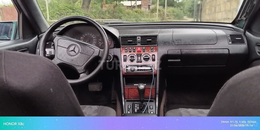 Mercedes C 200