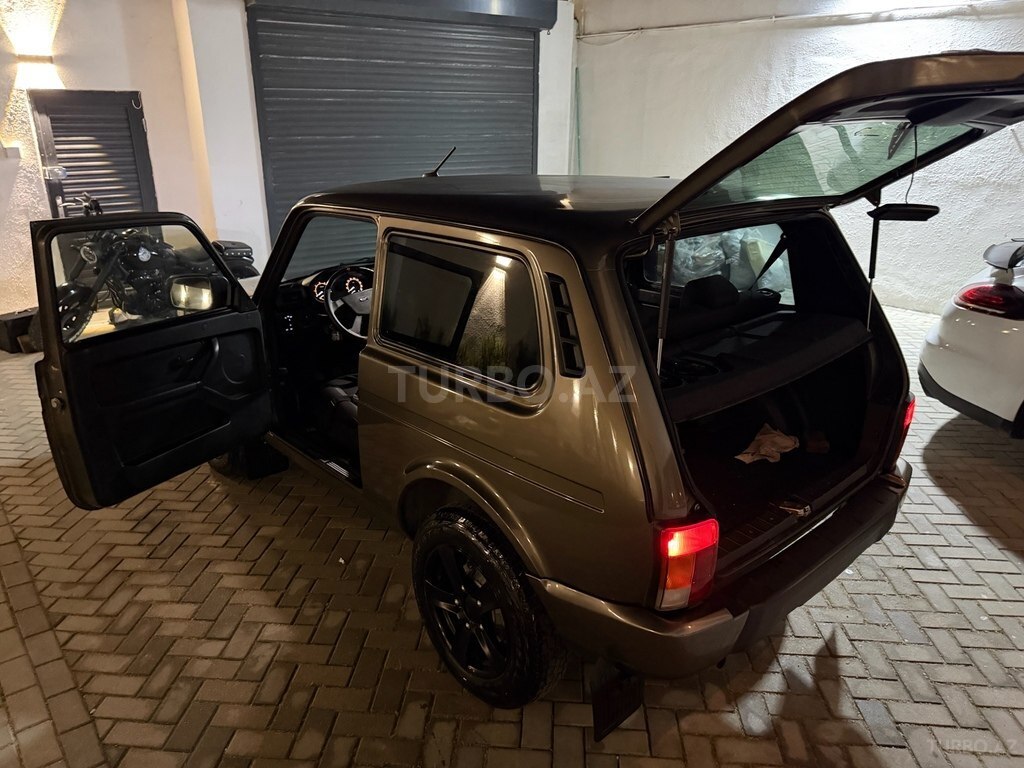 LADA (VAZ) Niva