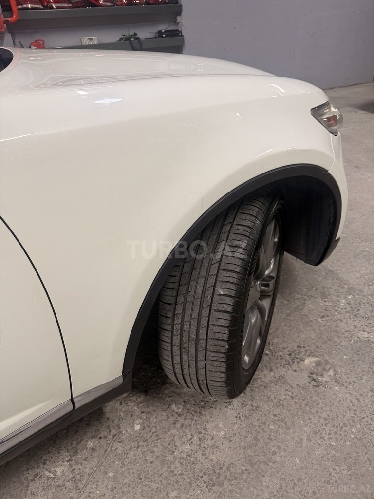 Infiniti FX35