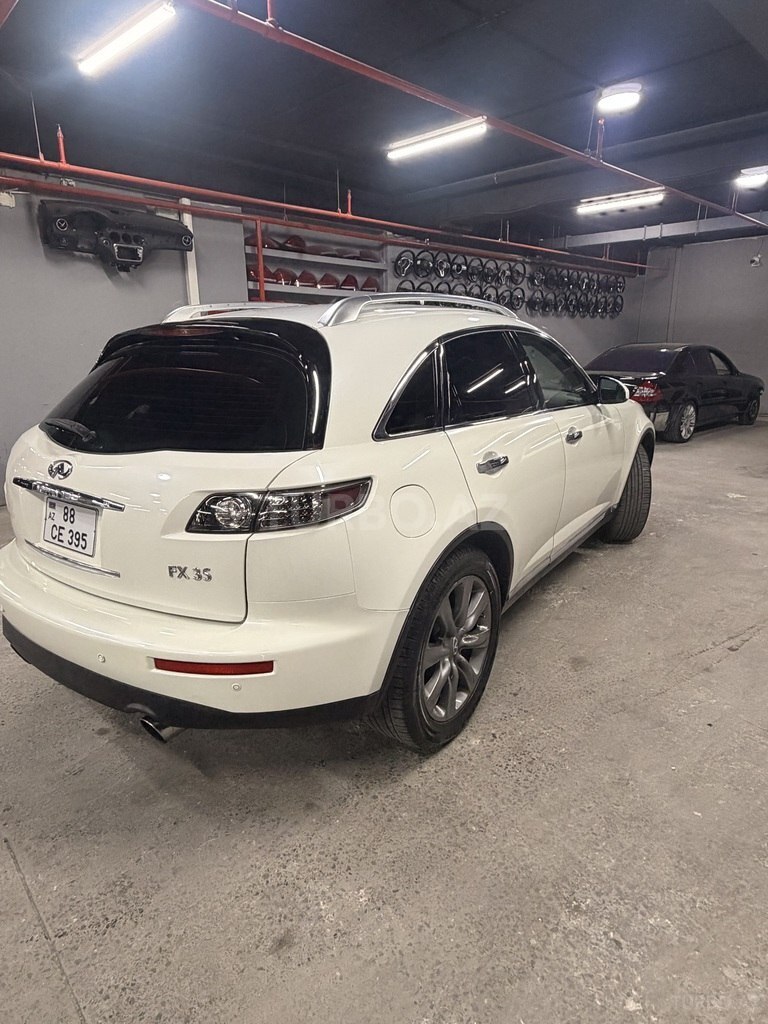 Infiniti FX35