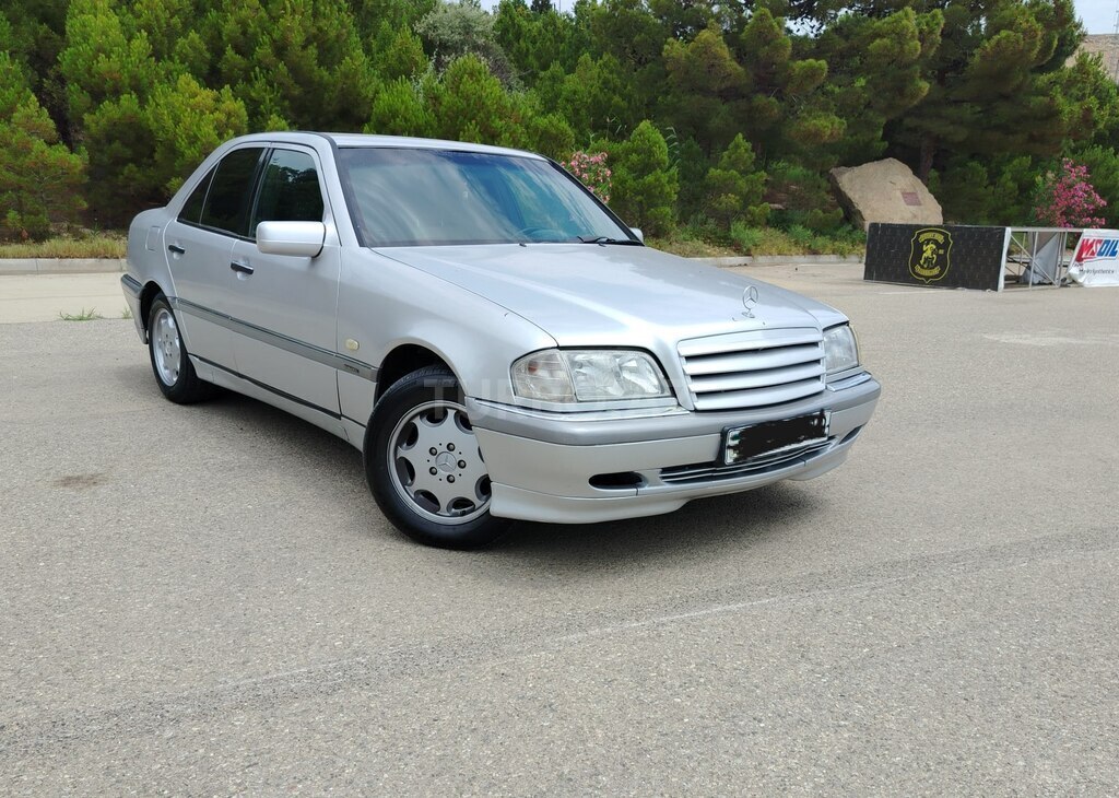 Mercedes C 200
