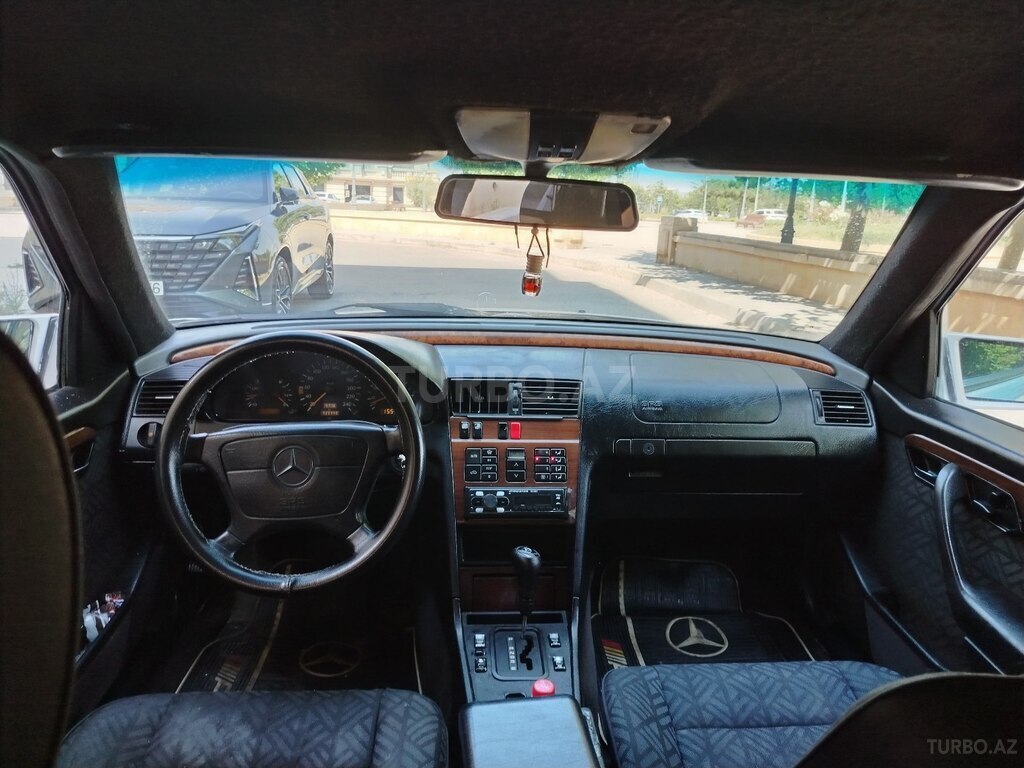 Mercedes C 200