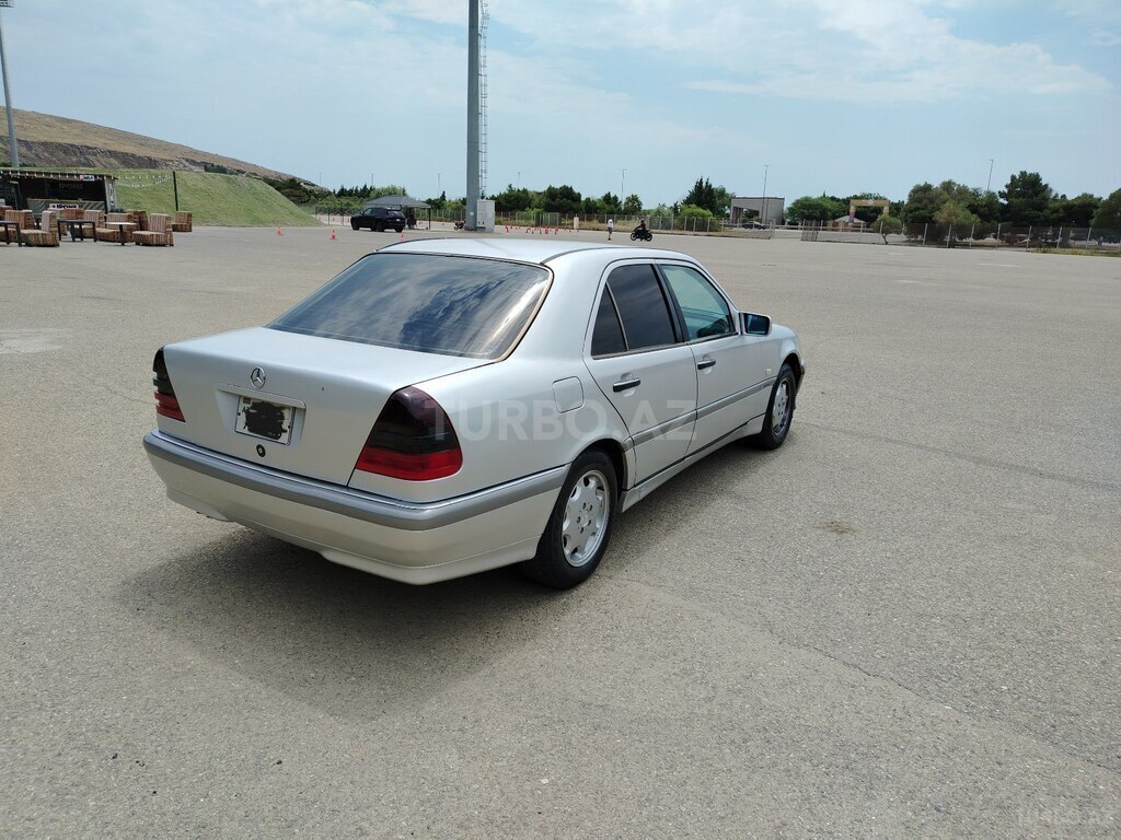 Mercedes C 200