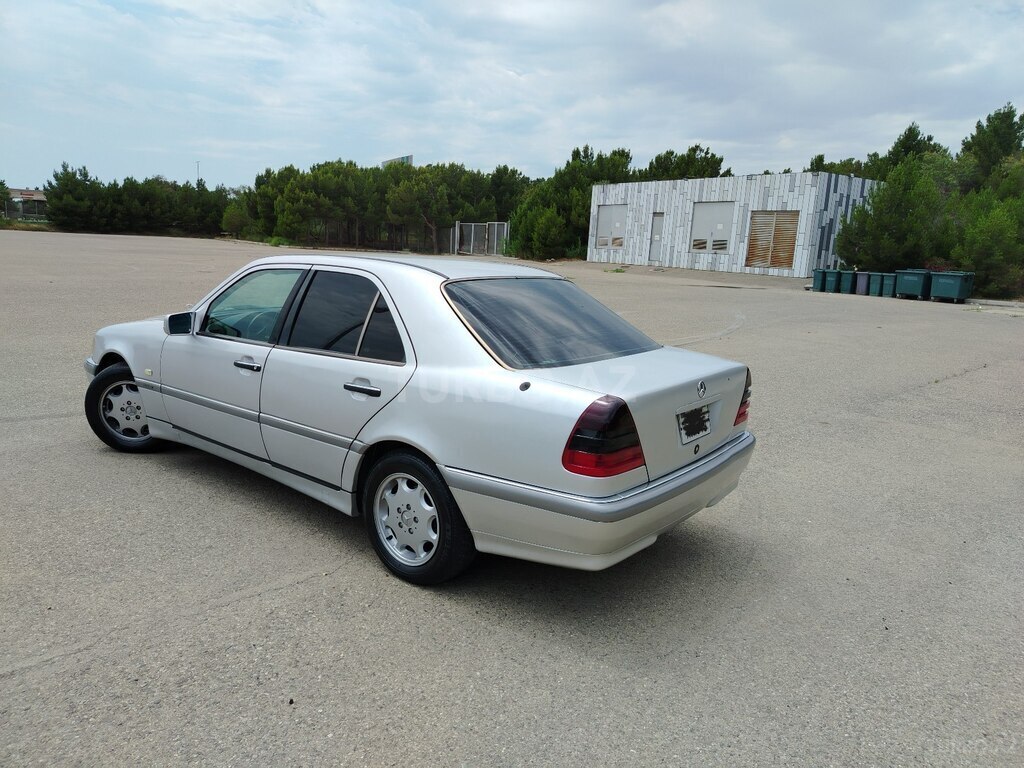 Mercedes C 200