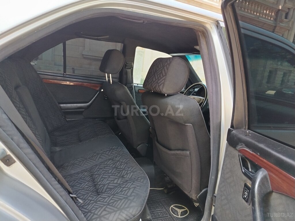 Mercedes C 200