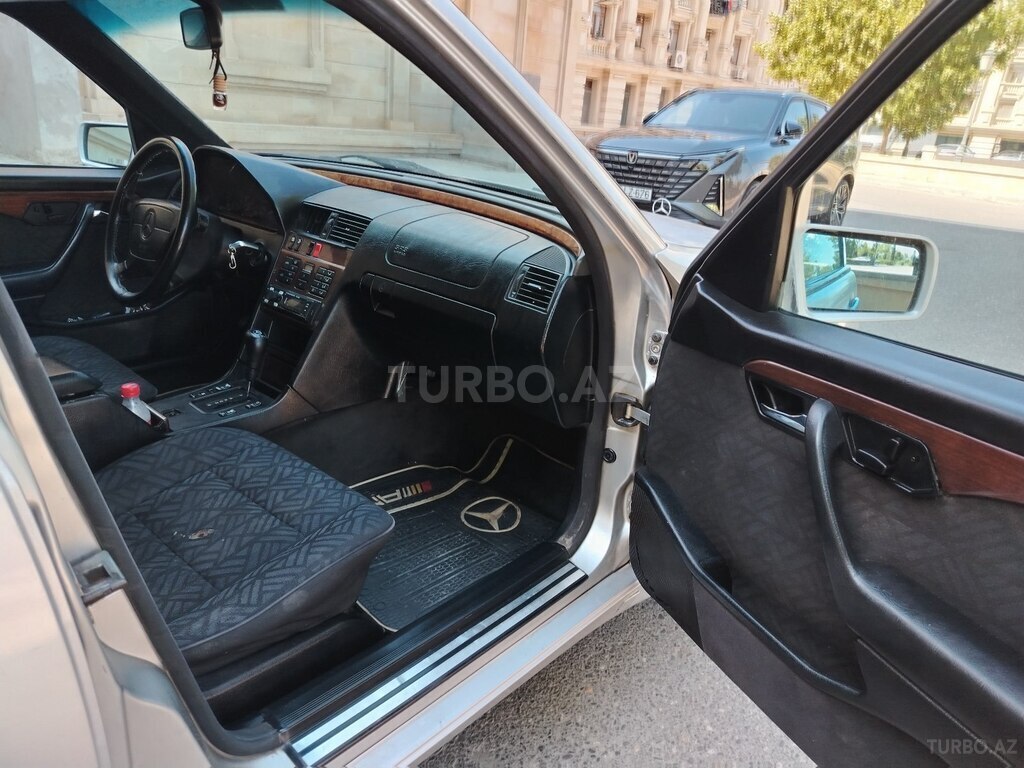 Mercedes C 200
