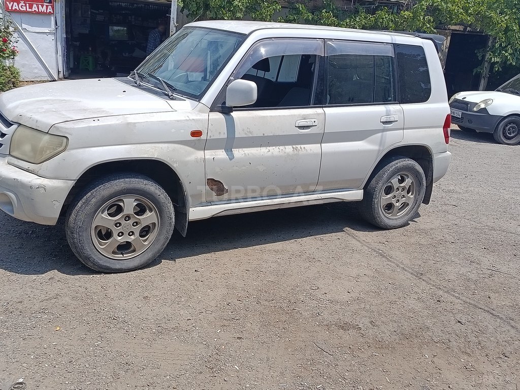 Mitsubishi Pajero io
