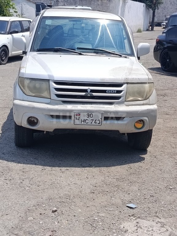 Mitsubishi Pajero io