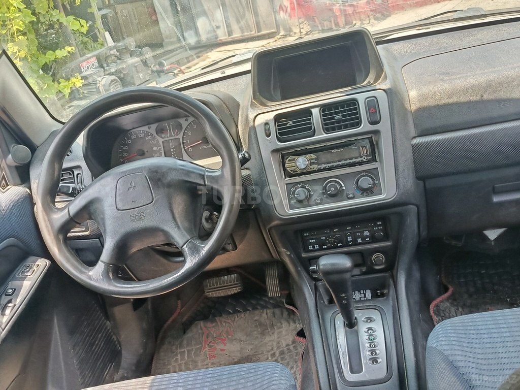 Mitsubishi Pajero io