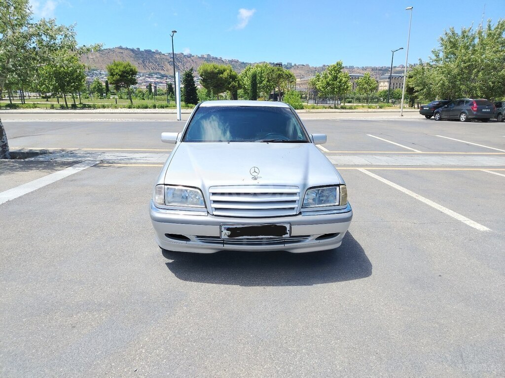 Mercedes C 200
