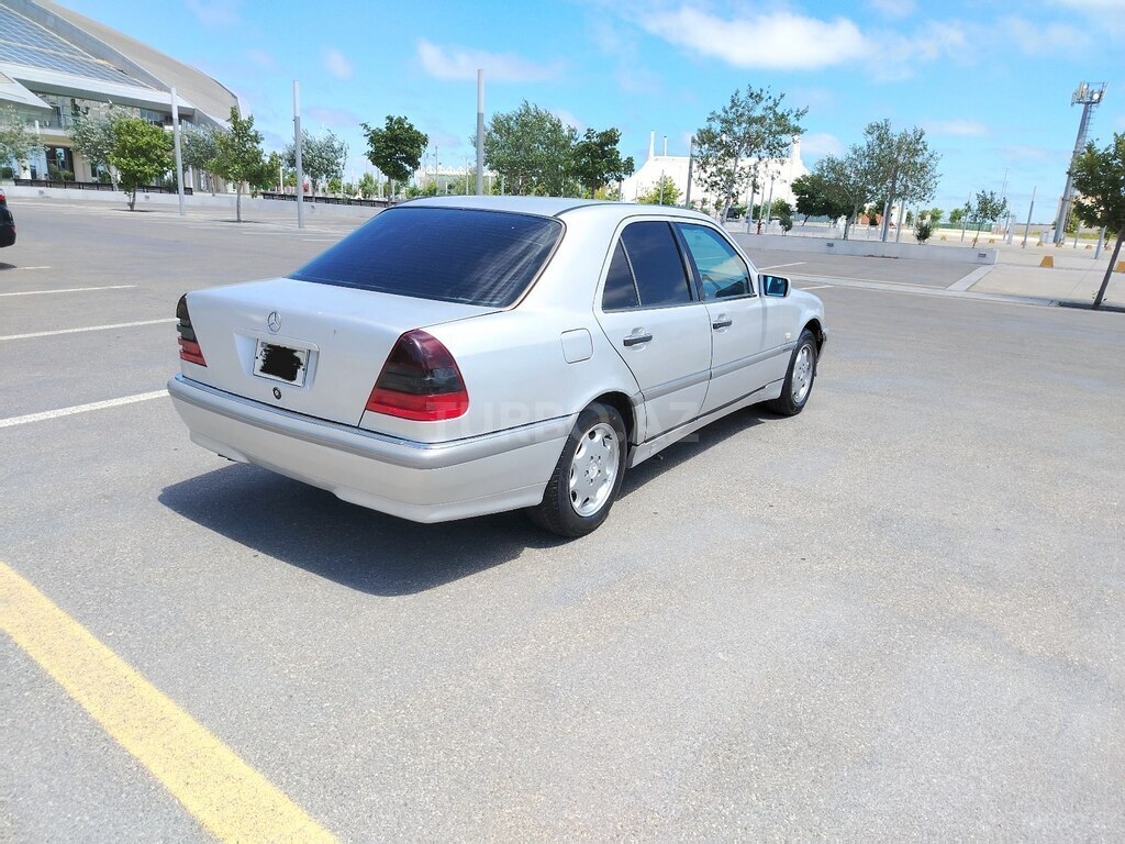 Mercedes C 200
