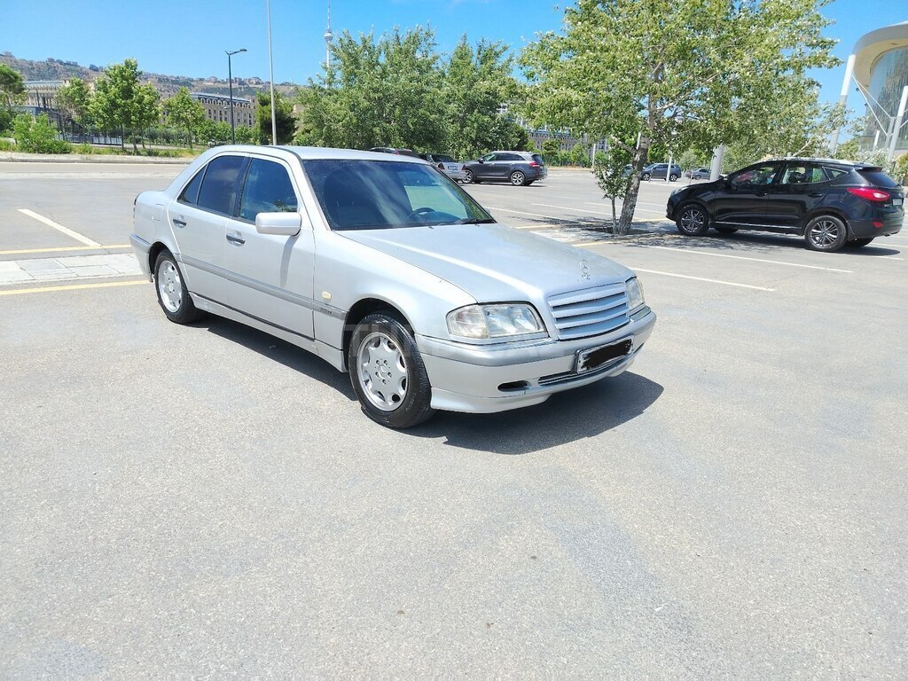 Mercedes C 200