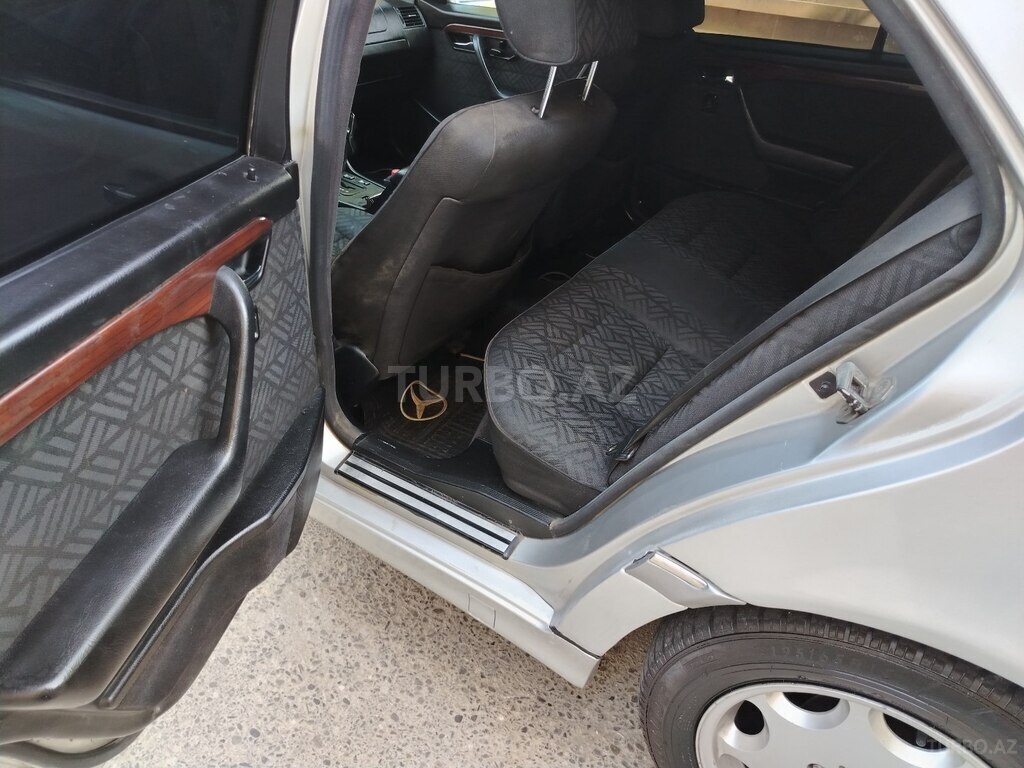 Mercedes C 200