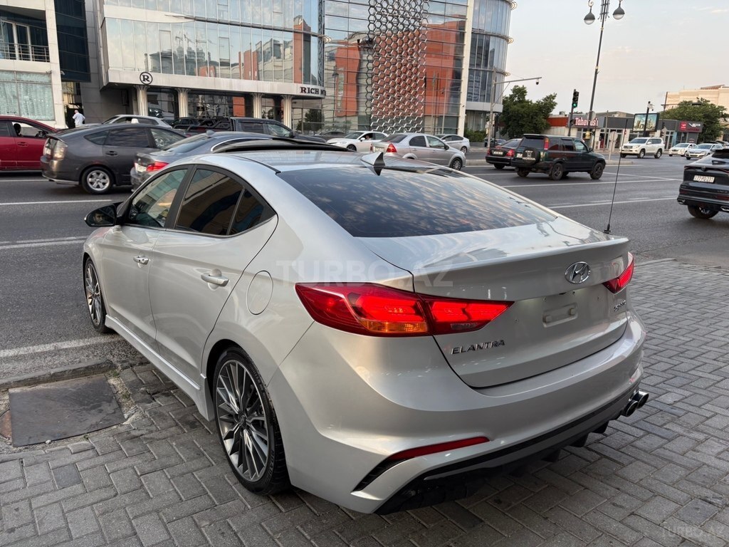 Hyundai Elantra