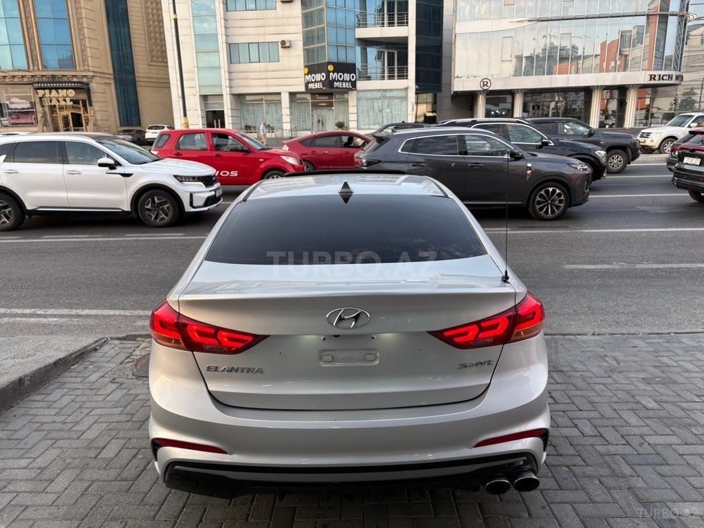 Hyundai Elantra