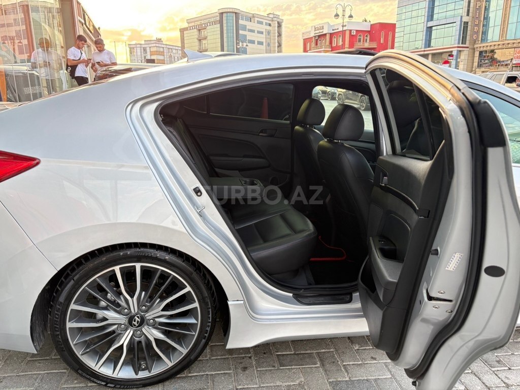 Hyundai Elantra