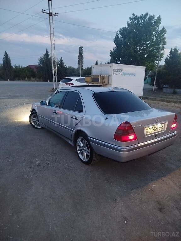 Mercedes C 200