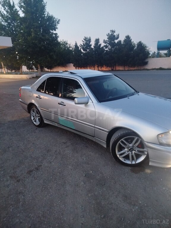 Mercedes C 200